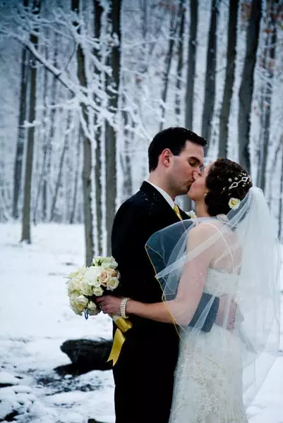 Veil or Not to Veil? 18 Wedding couple kissing