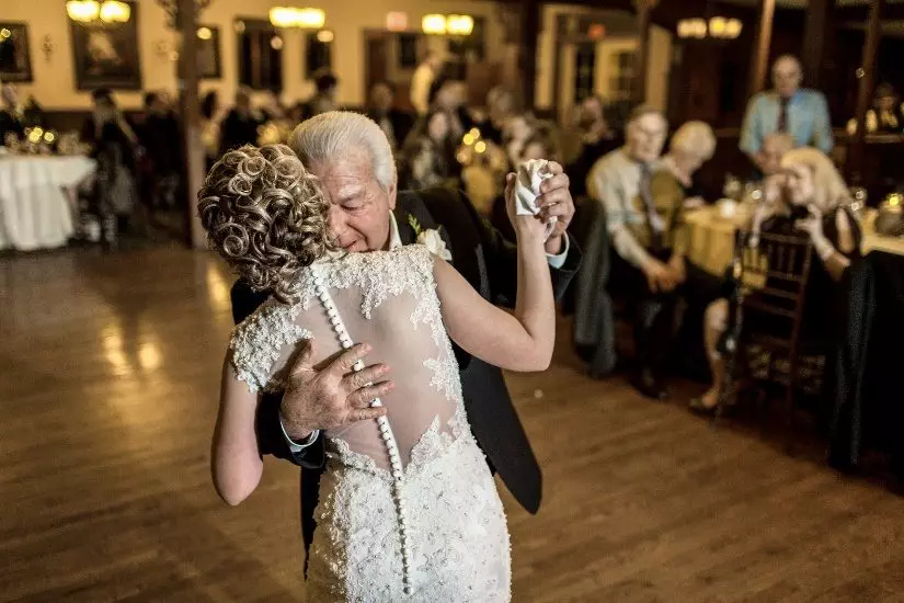 Veil or Not to Veil? 22 Bride dancing with her father