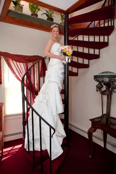 Veil or Not to Veil? 25 Bride posing on stairs