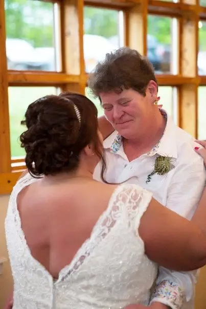 Veil or Not to Veil? 27 Wedding couple dancing